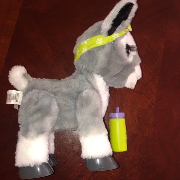 Furreal Daisy the yoga goat - Picture 5 of 11